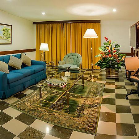 Hotel Chicala ネイバ エクステリア 写真