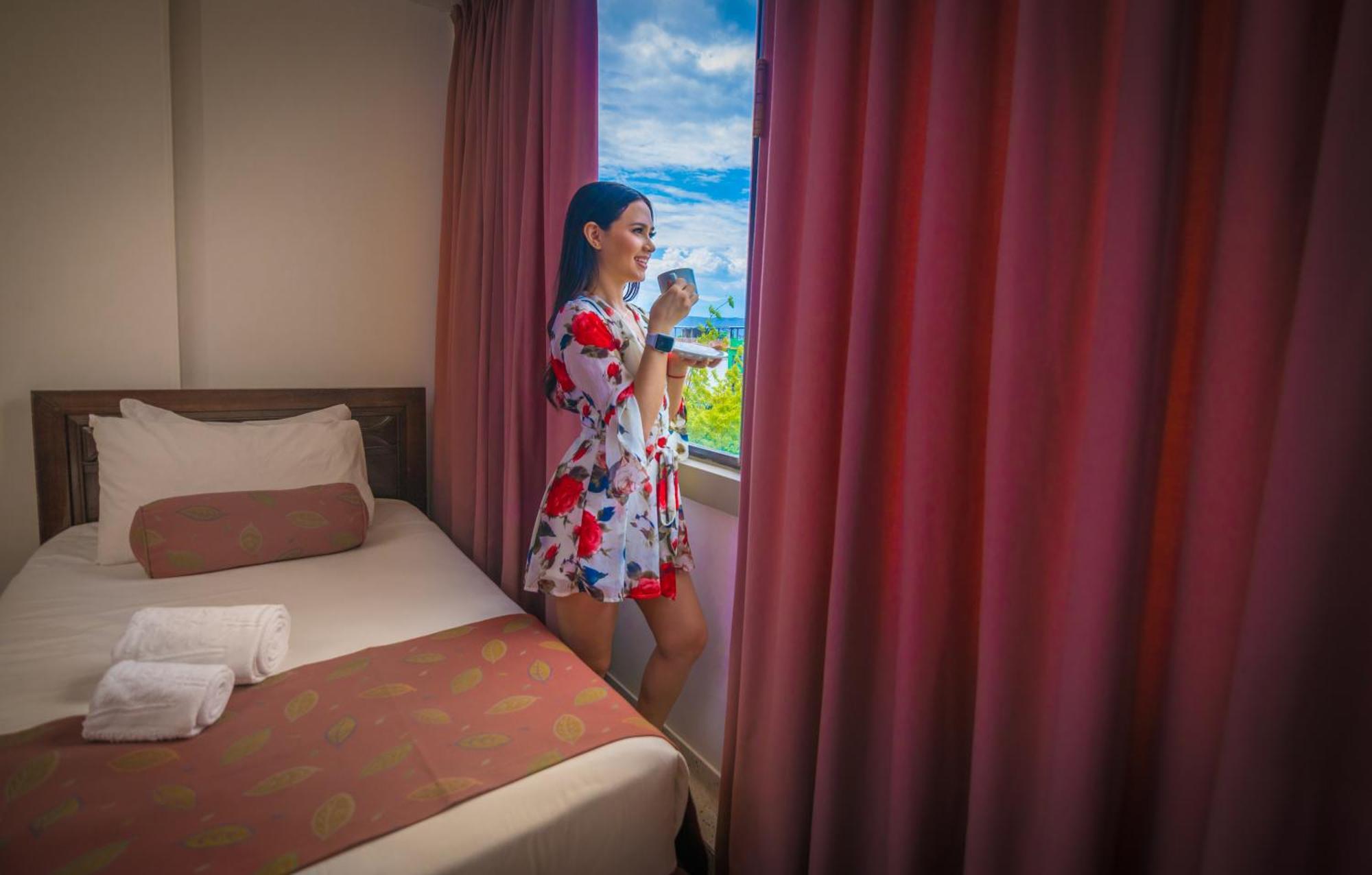 Hotel Chicala ネイバ エクステリア 写真
