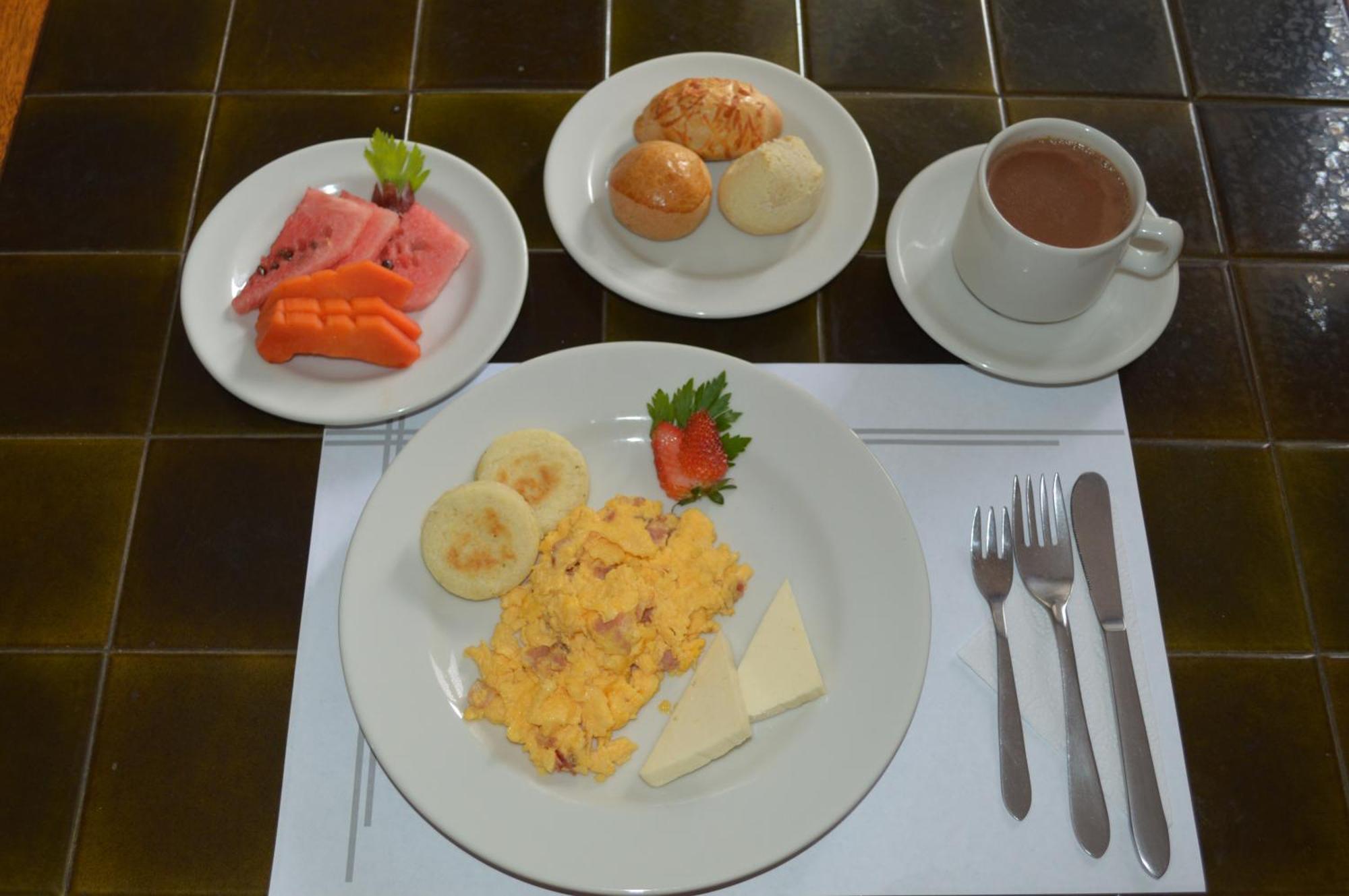 Hotel Chicala ネイバ エクステリア 写真