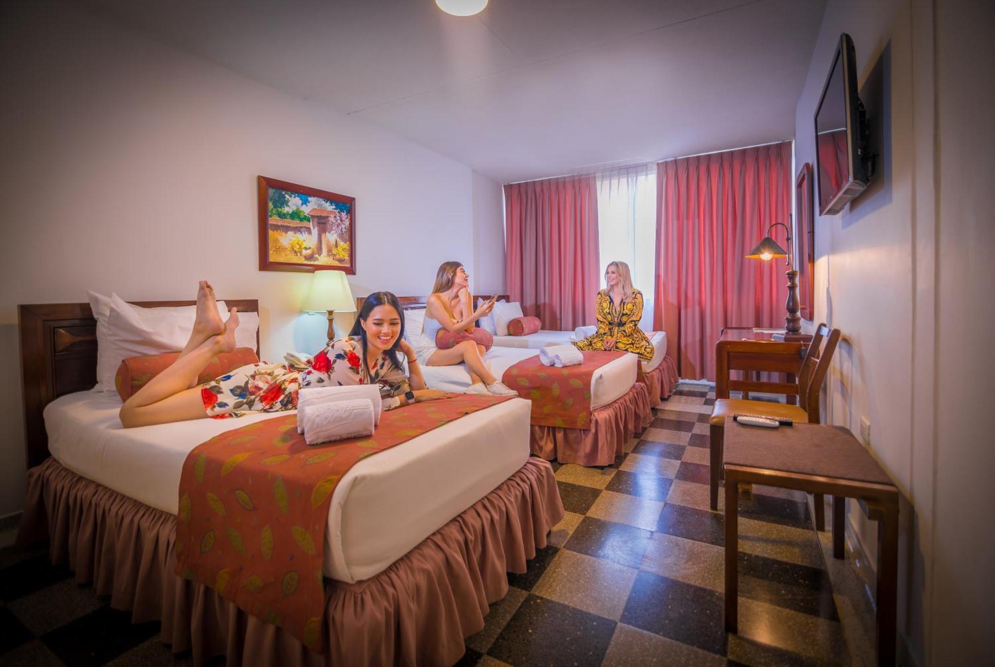 Hotel Chicala ネイバ エクステリア 写真
