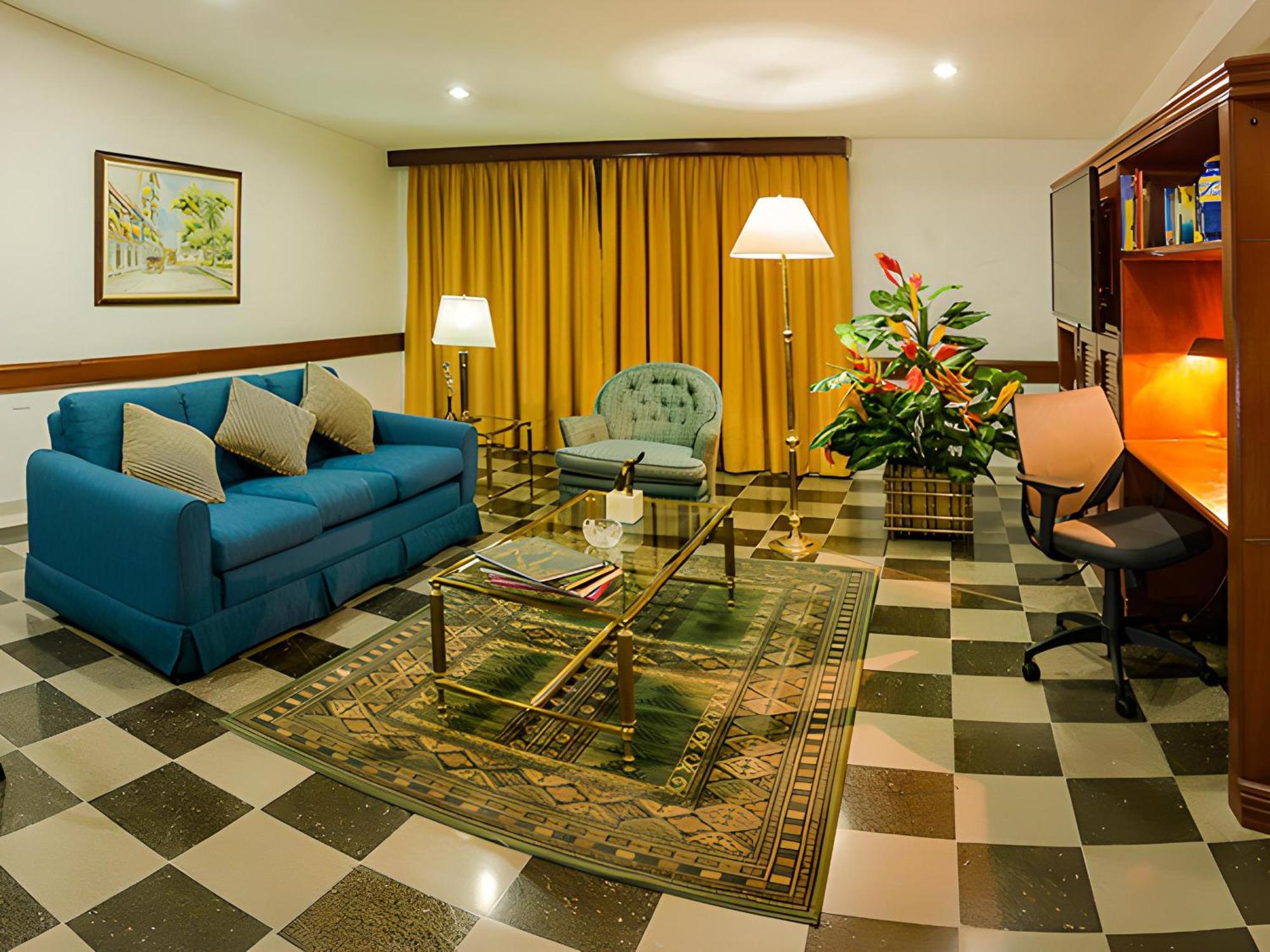Hotel Chicala ネイバ エクステリア 写真