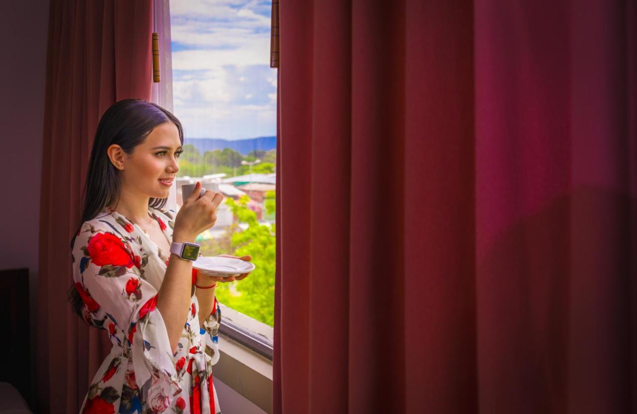 Hotel Chicala ネイバ エクステリア 写真