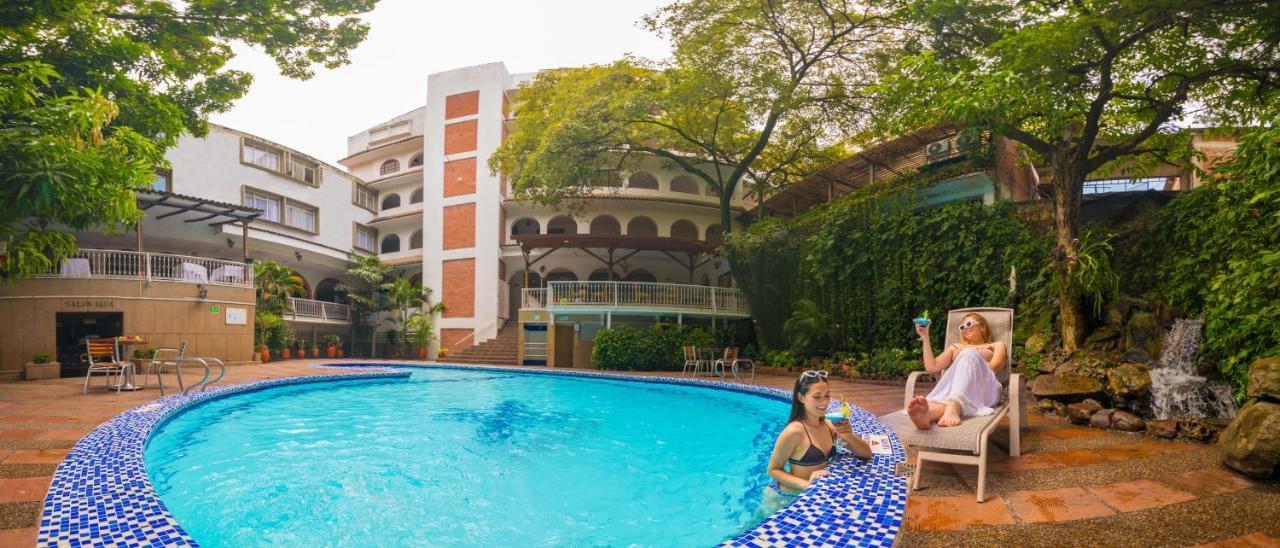 Hotel Chicala ネイバ エクステリア 写真