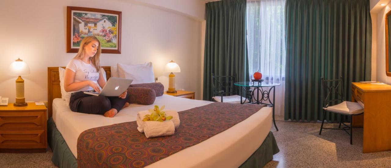 Hotel Chicala ネイバ エクステリア 写真